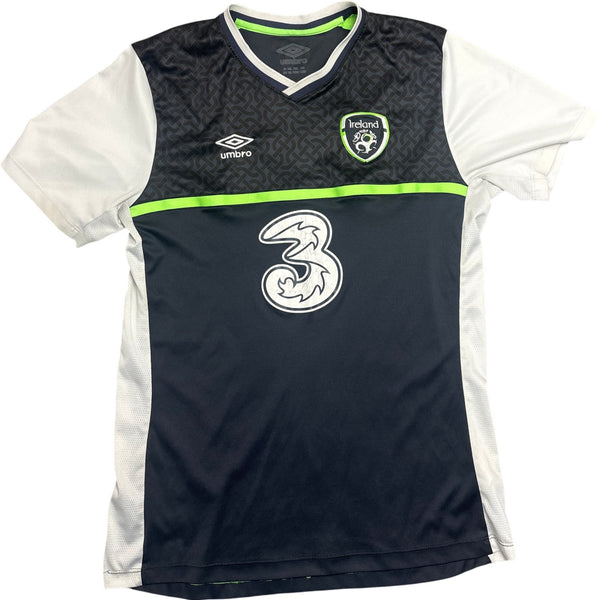 Vintage Black Umbro Ireland Soccer Jersey (S)