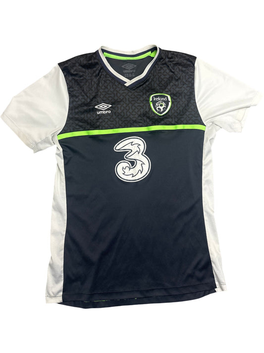 Vintage Black Umbro Ireland Soccer Jersey (S)