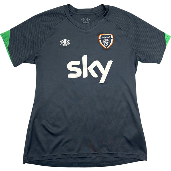 Vintage Black Umbro Ireland Soccer Jersey (S)