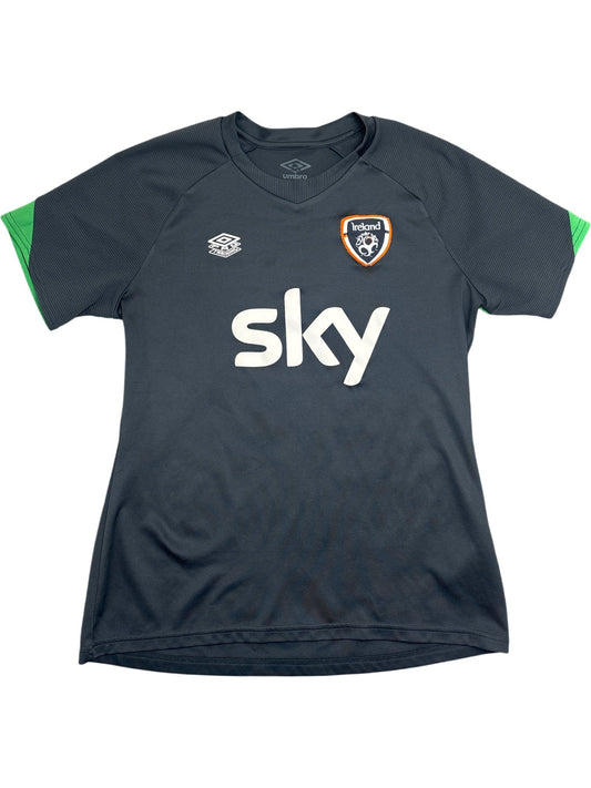 Vintage Black Umbro Ireland Soccer Jersey (S)
