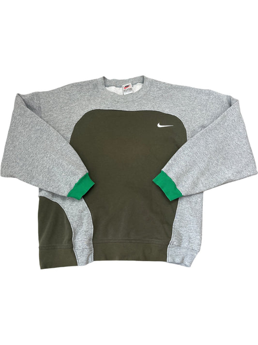 Vintage Grey Nike Crewneck Sweatshirt Y2K (L)